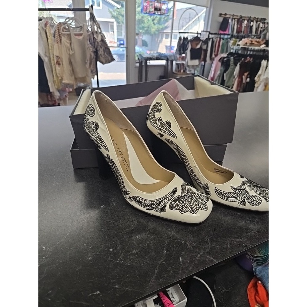 Jessica Bennett Jhavana Embroidered Leather Block Heel Pumps Cream Black 7.5M
